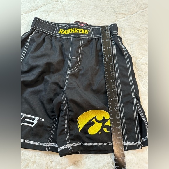 Cage Fighter youth medium MMA shorts Iowa Hawkeyes M black yellow boxing - Picture 3 of 5